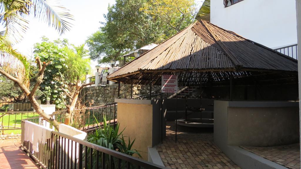 Pensao Guest Lodge Mbombela Exterior photo