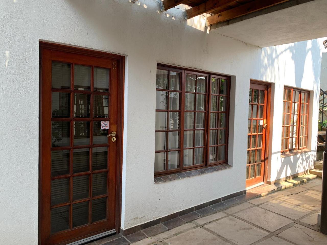 Pensao Guest Lodge Mbombela Exterior photo